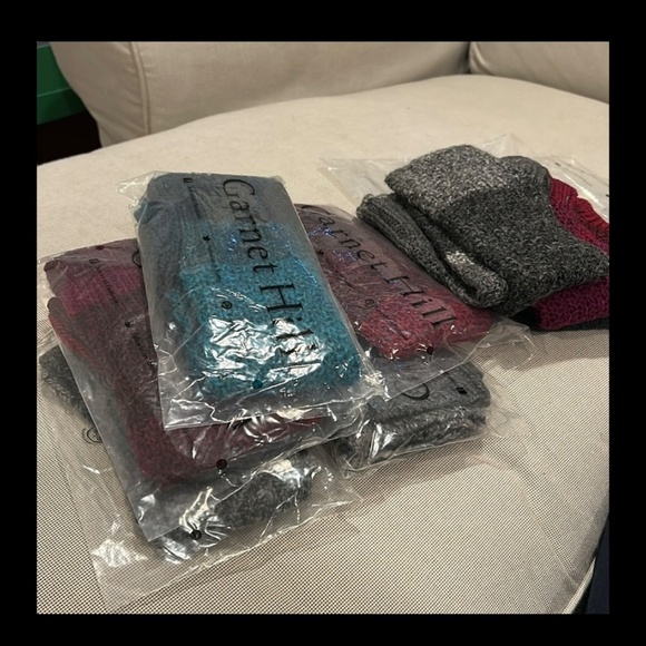 New In Package Garnet Hill Raspberry Knit Fingerless Gloves OS - Picture 4 of 5